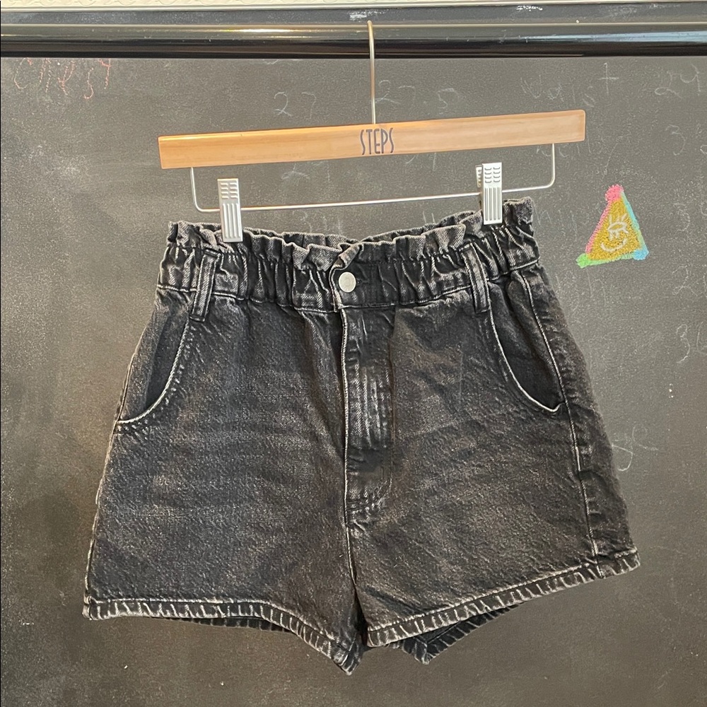 BDG pull on mom shorts Size M(runs small)